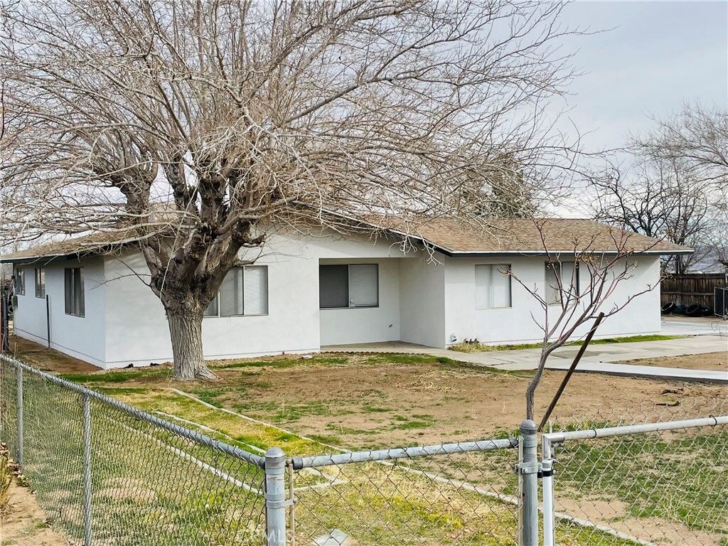 Property Photo: 16420 Cashew Street CA 92345
