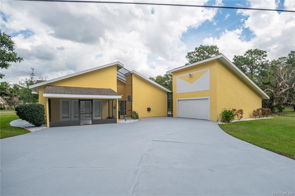 Property Photo: 1849 N Prospect Avenue FL 34461