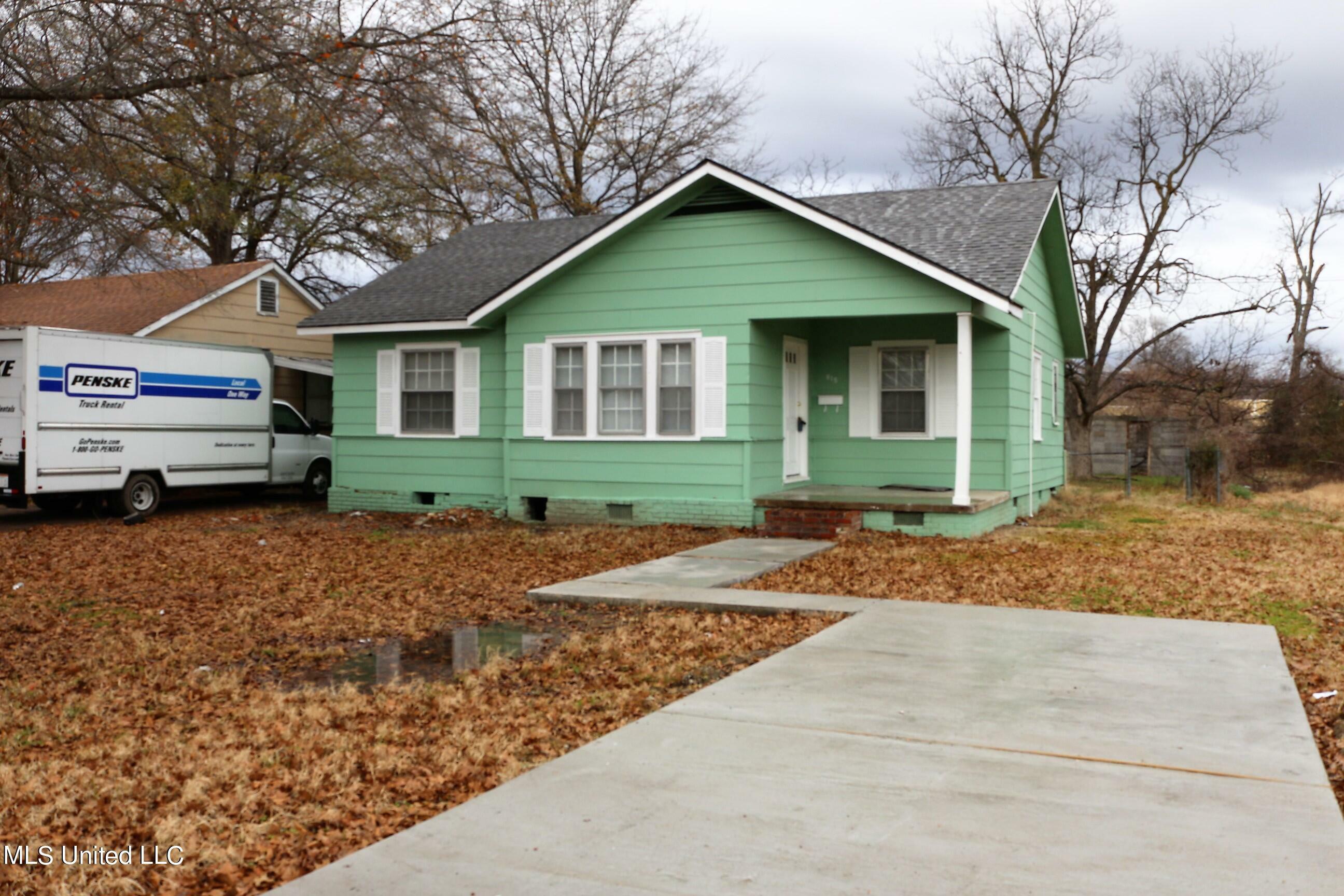 Property Photo:  815 Lynn Avenue  MS 38614 