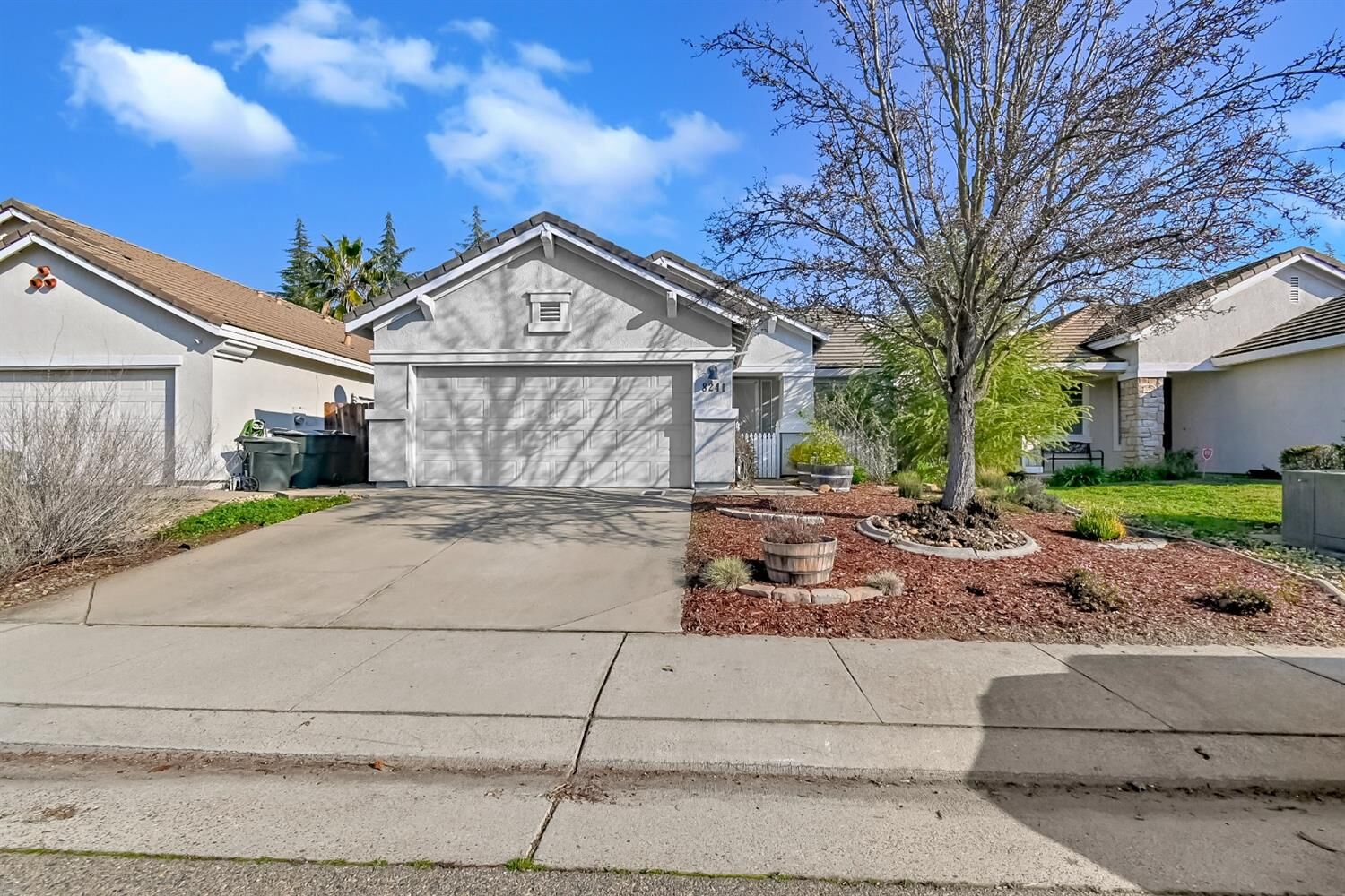 Property Photo: 8241 Redford Way CA 95829