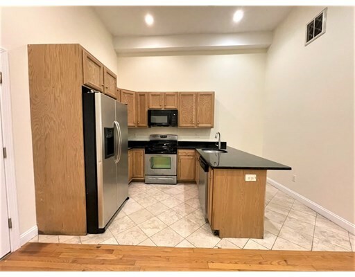 Property Photo: 62 Pleasant Street 9 MA 02148