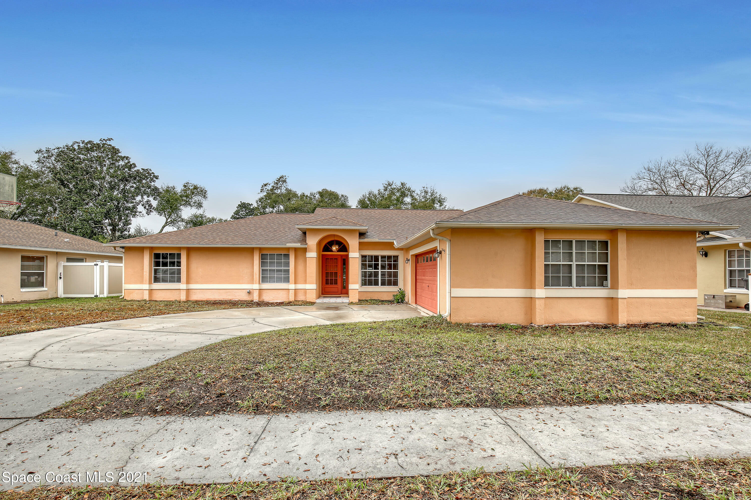 Property Photo:  5546 Oak Hollow Drive  FL 32780 