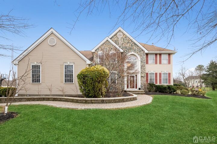 7 Willow Court  Cranbury NJ 08512 photo
