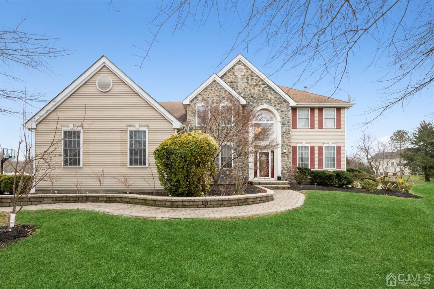 Property Photo:  7 Willow Court  NJ 08512 