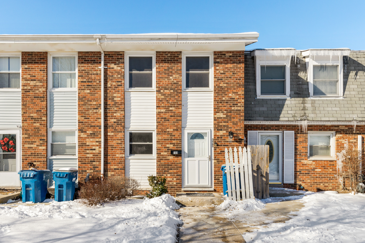 Property Photo: 160 S Hale Avenue 160 IL 60103
