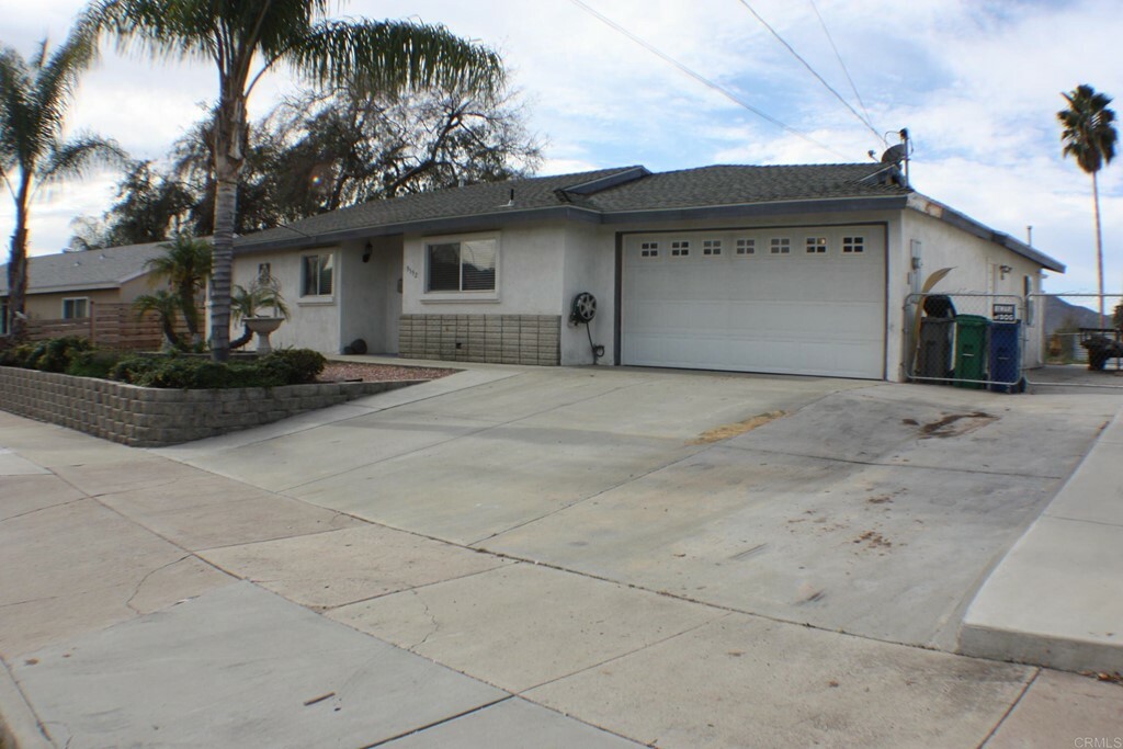 Property Photo:  9552 W Hartland Circle  CA 92071 