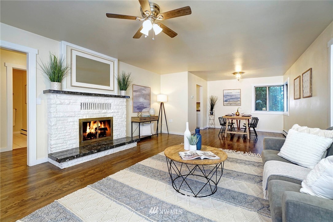 Property Photo: 927 Van Jan Street WA 98290