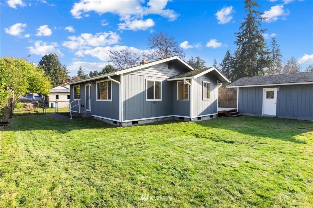 Property Photo:  10629 8th Avenue SW  WA 98146 