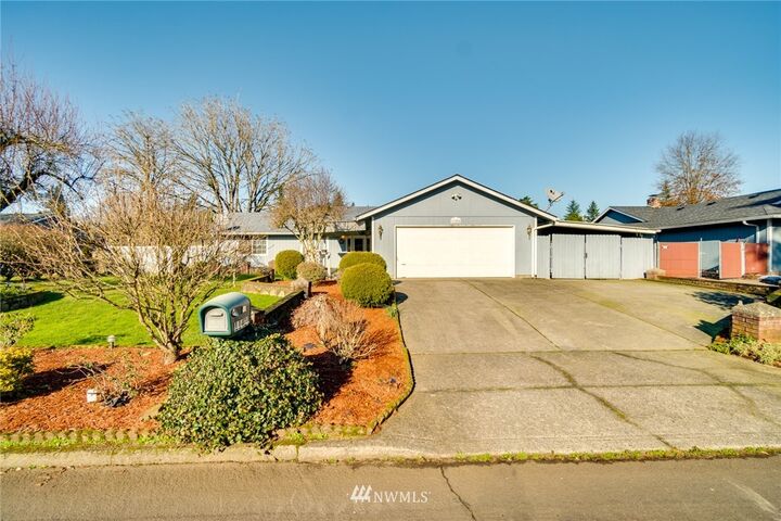 Property Photo: 11424 NE 8th St WA 98684