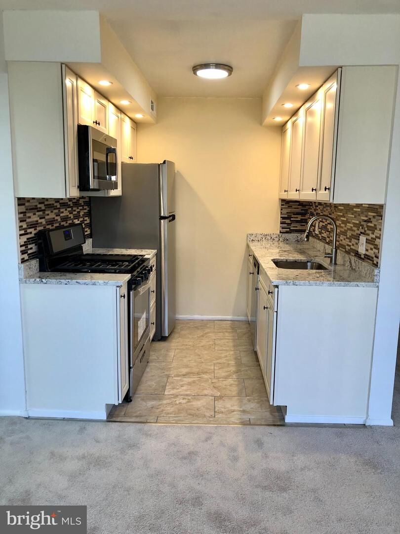 Property Photo:  4943 Americana Drive 103  VA 22003 