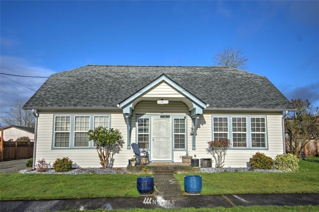 Property Photo: 142 SW 9th Street WA 98532