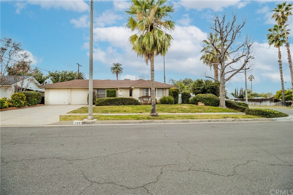 Property Photo:  702 Greenwood Court  CA 92373 