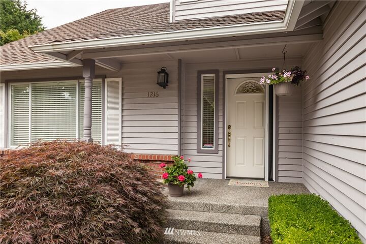 Property Photo:  1216 SW 330th Place  WA 98023 
