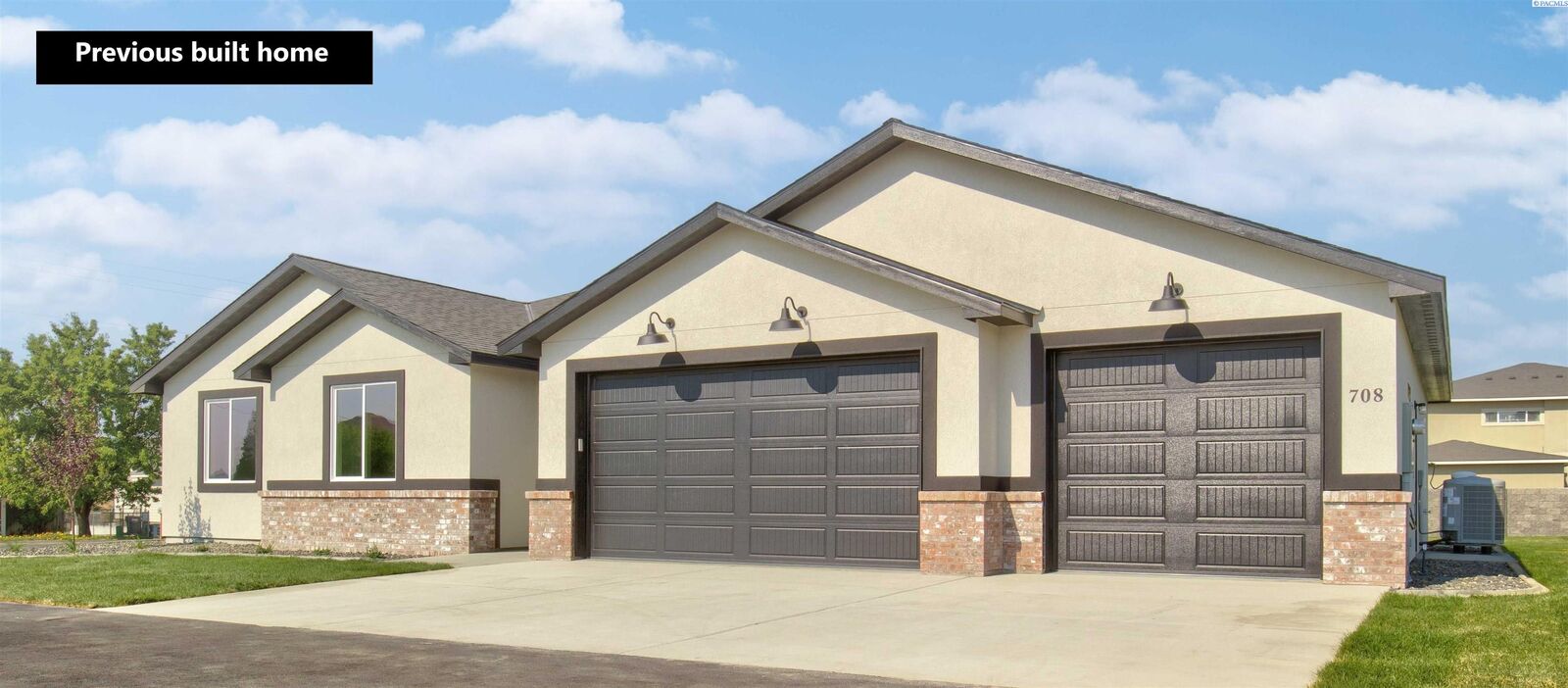 Property Photo: 821 Rd 57 Ct WA 99301