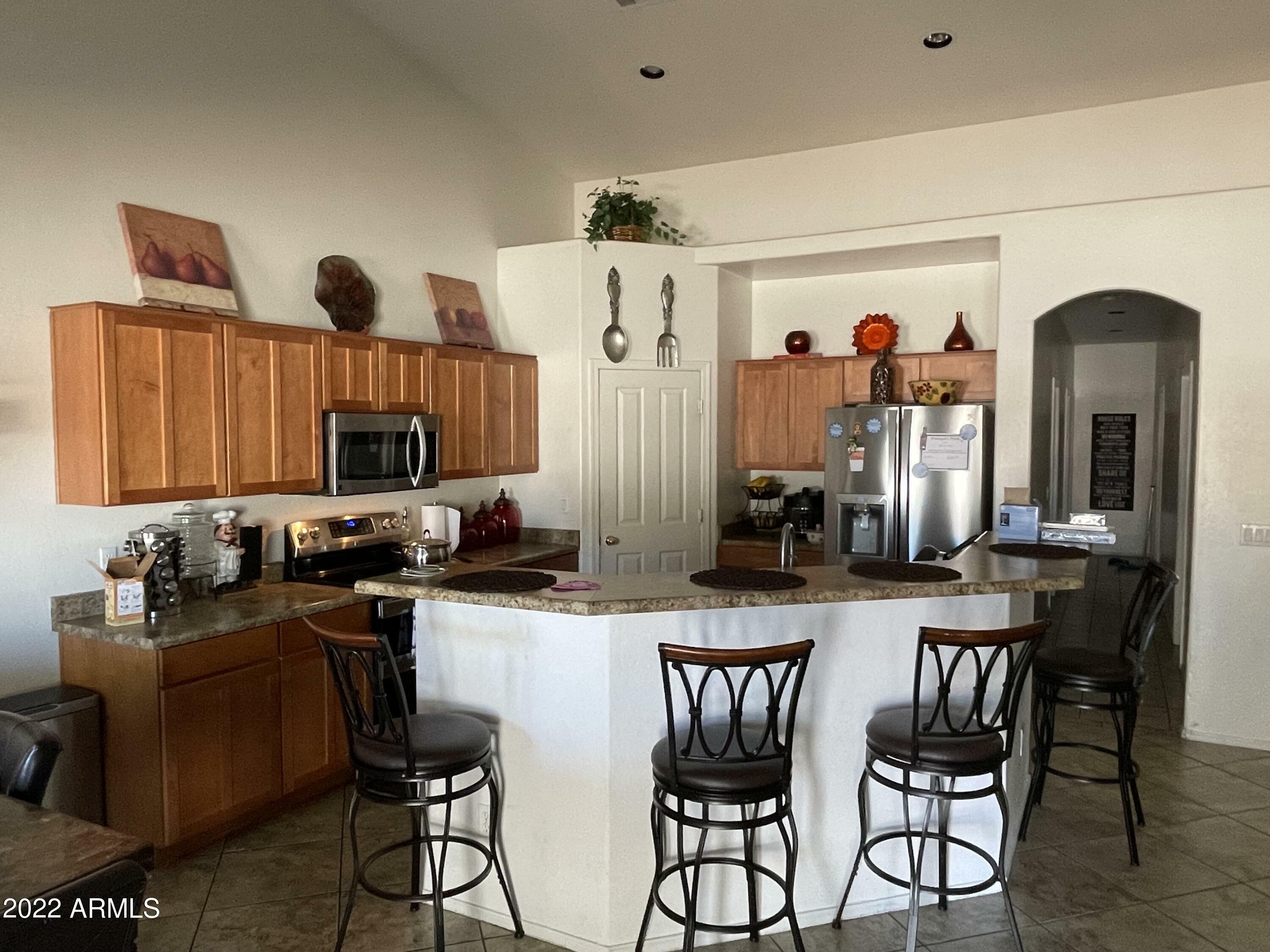 Property Photo:  2516 W Darrel Road  AZ 85041 