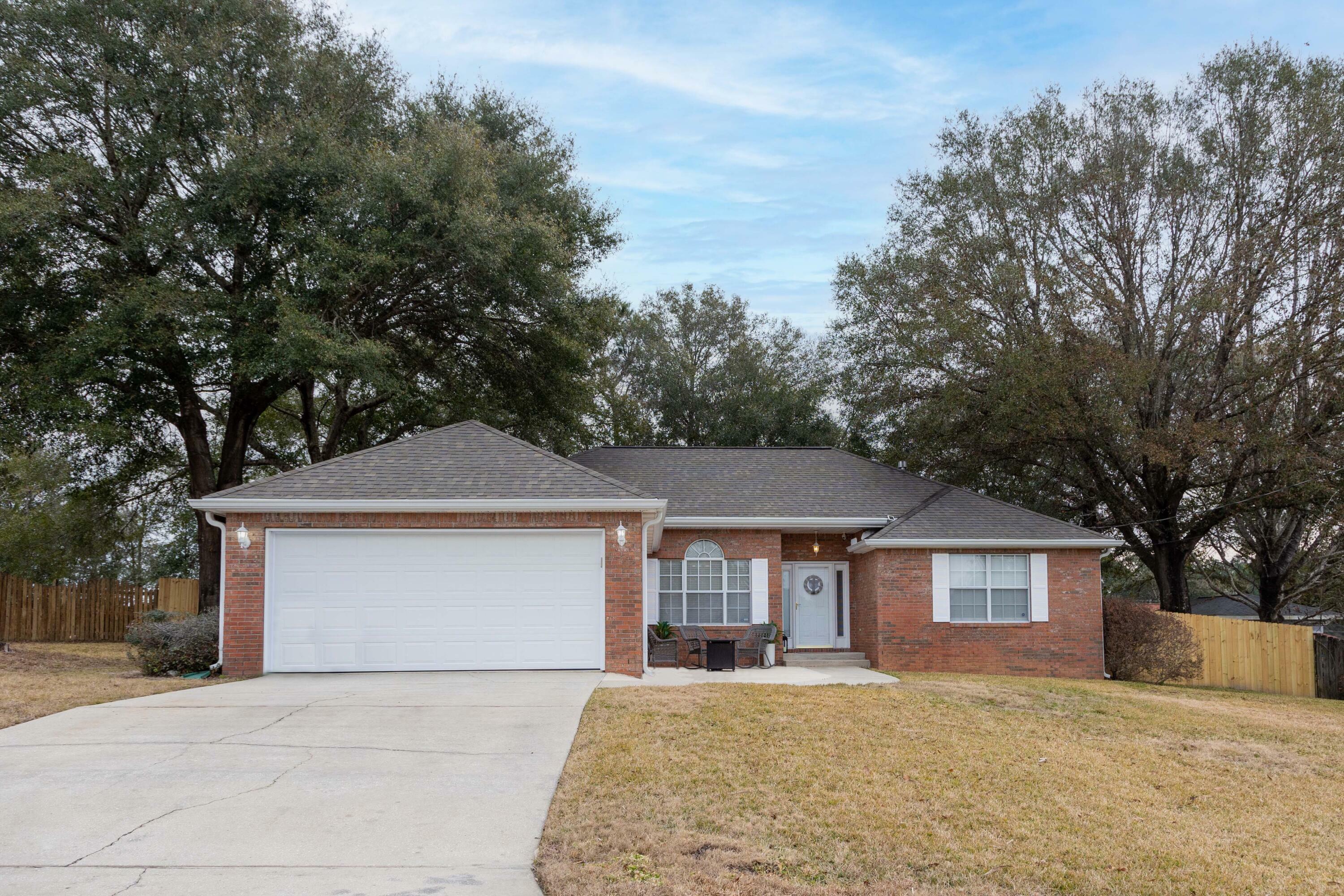 Property Photo: 202 Villacrest Drive FL 32536