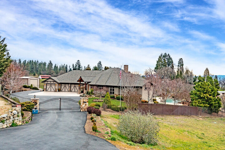 2316 W. Hillside Drive  Central Point OR 97502 photo