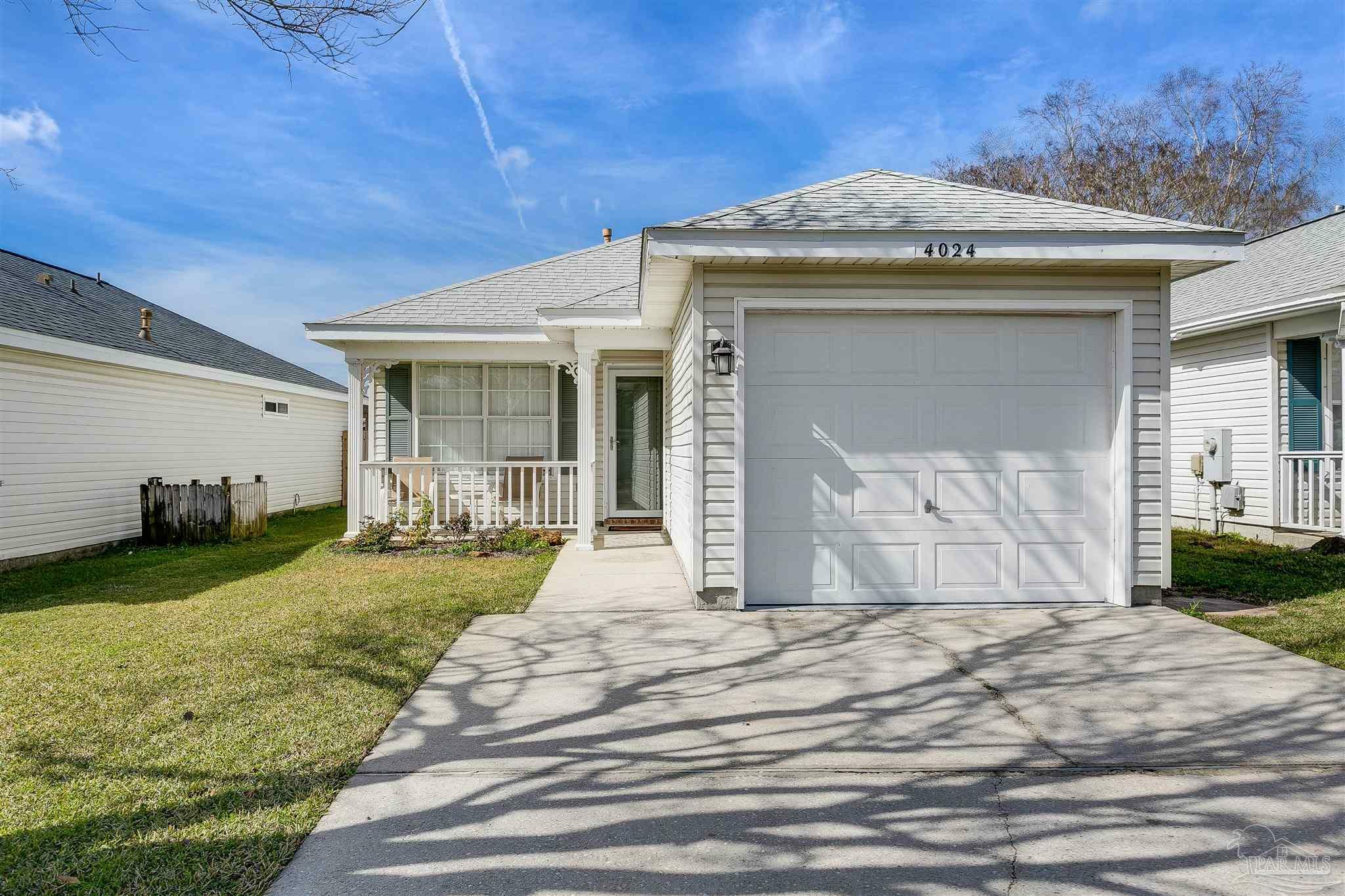 Property Photo: 4024 Glenway Dr FL 32526