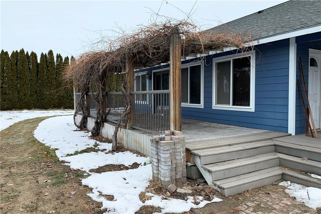 Property Photo: 4468 SW Road O WA 98848