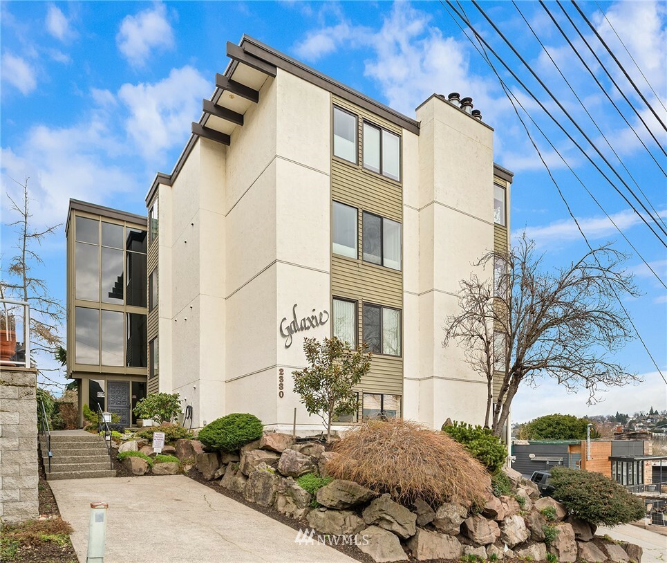 Property Photo: 2330 W Crockett Street 203 WA 98199