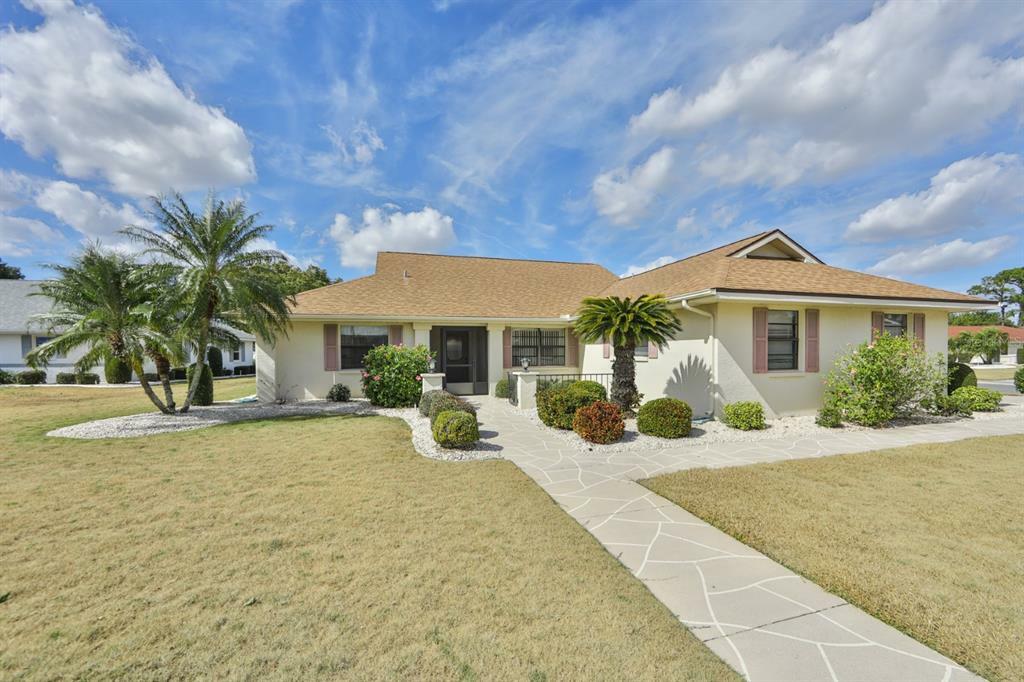 Property Photo:  2002 E View Drive  FL 33573 