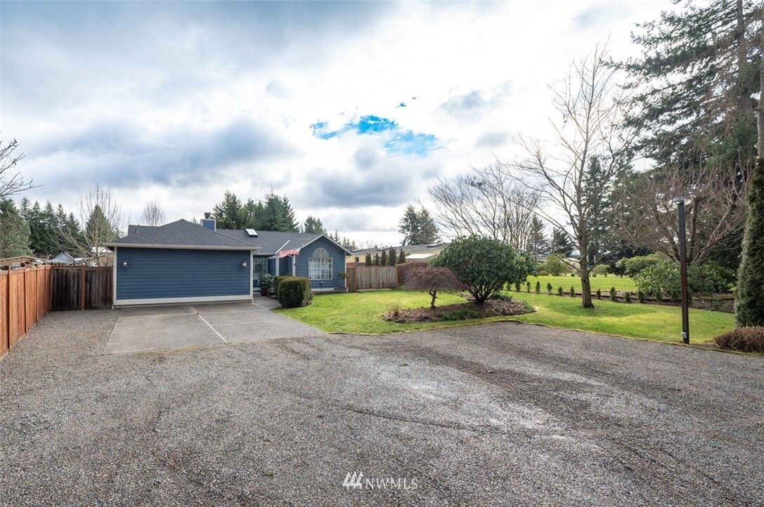 Property Photo:  11913 242nd Avenue E  WA 98321 