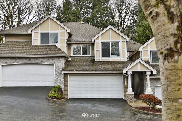 Property Photo:  6697 SE Cougar Mountain Way  WA 98006 