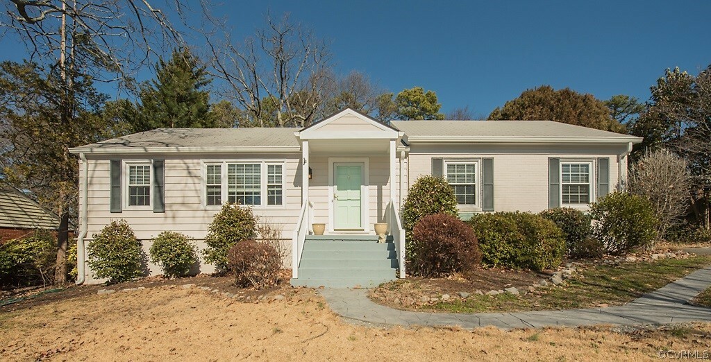 Property Photo:  8602 Oakcroft Drive  VA 23229 