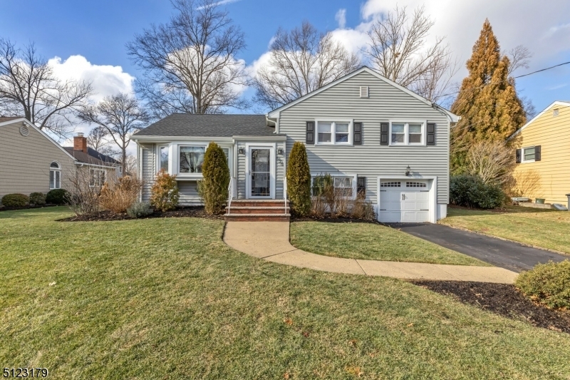 Property Photo:  604 Ardsleigh Dr  NJ 07090 