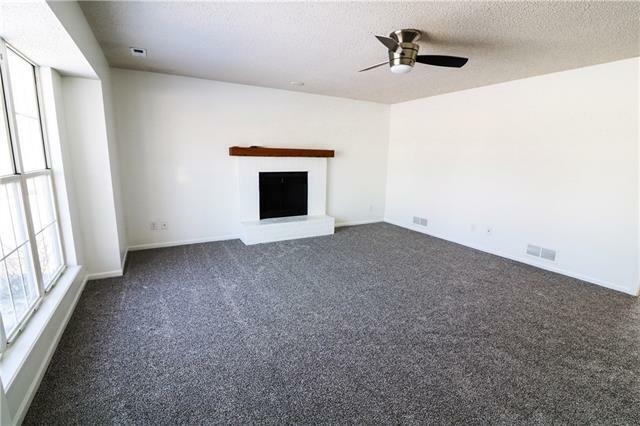 Property Photo:  902 Coventry Court  MO 64093 