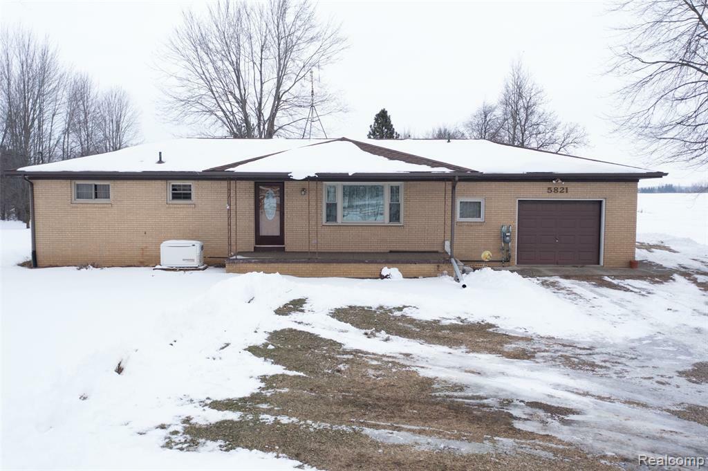 Property Photo:  5821 Attica  MI 48412 9775 