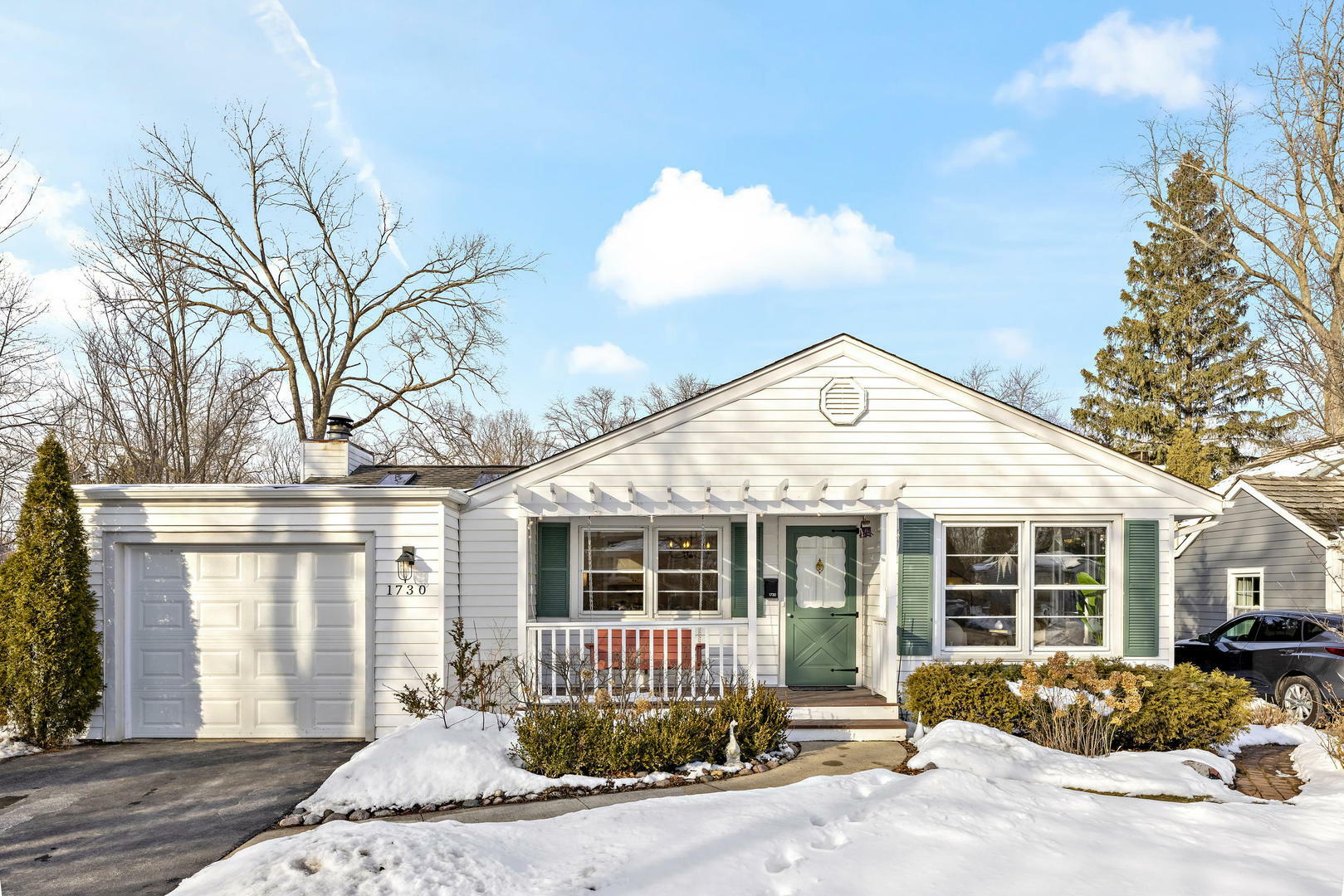 Property Photo: 1730 Oak Avenue IL 60062