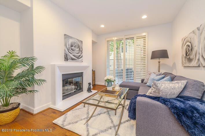 Property Photo: 14412 Killion Street 104 CA 91401