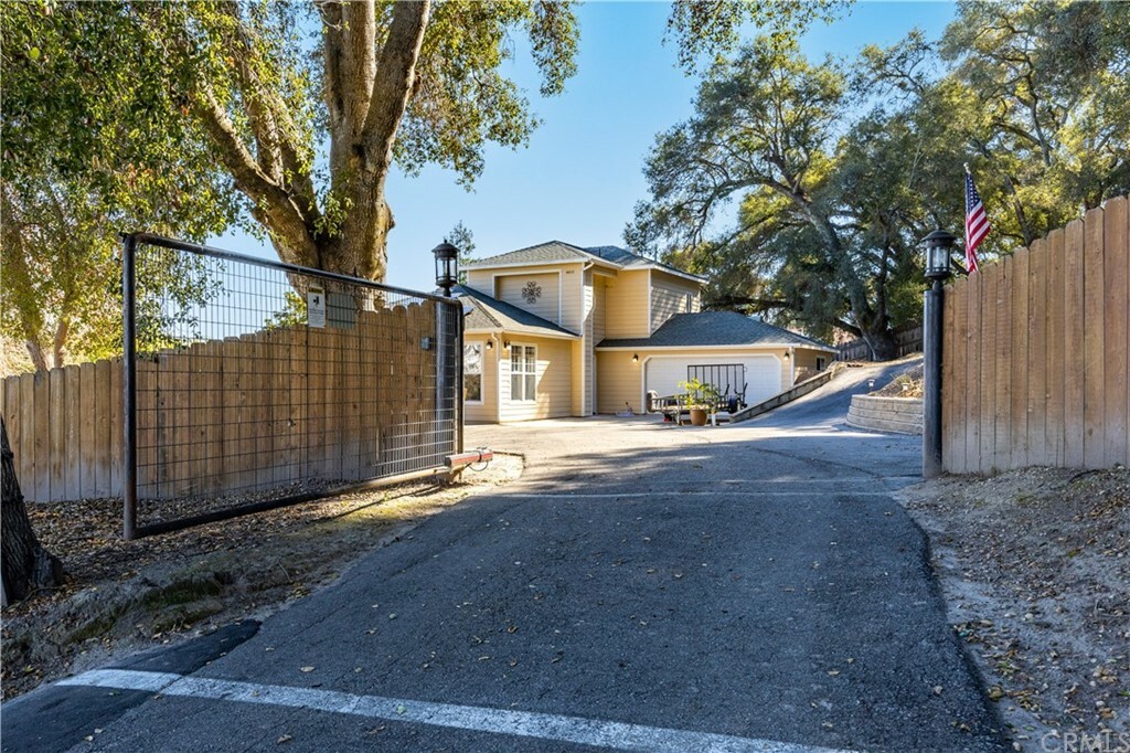 Property Photo:  4435 San Jacinto Avenue  CA 93422 