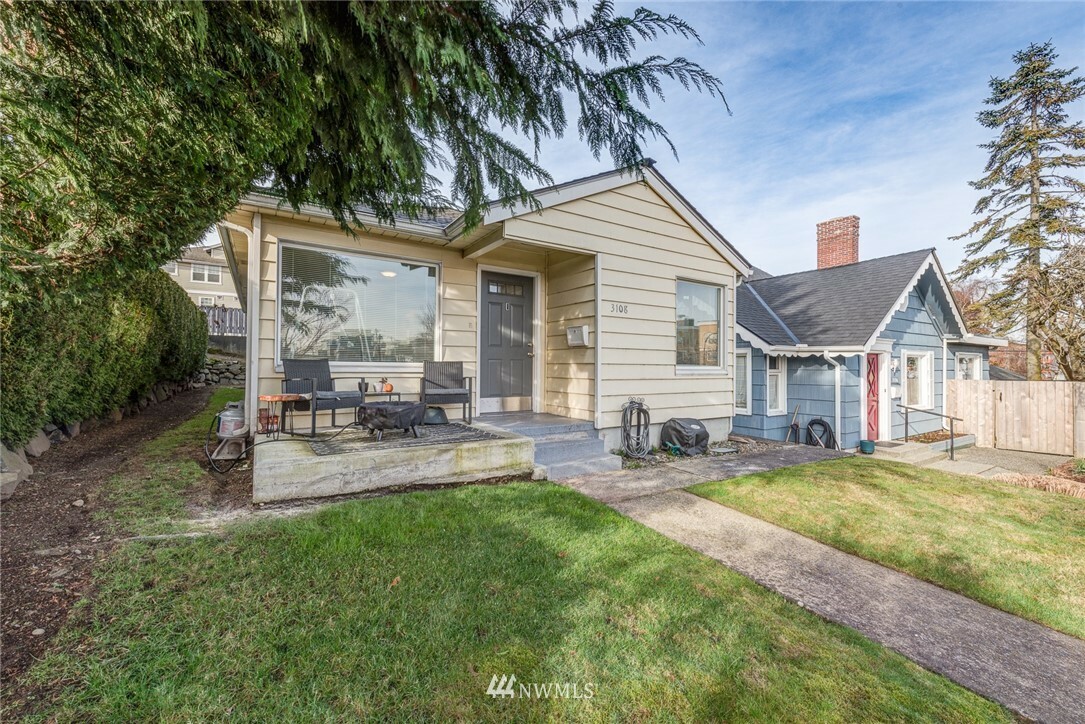 Property Photo:  3108 Grand Avenue  WA 98201 