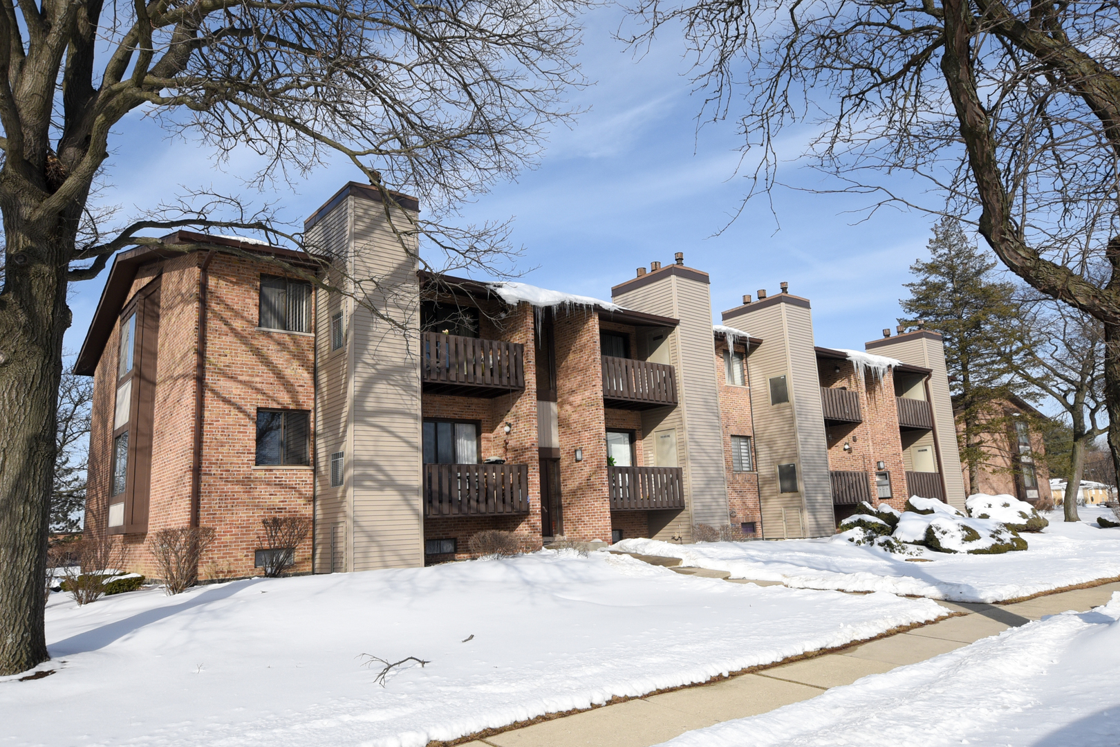 Property Photo:  310 Sheridan Drive 1D  IL 60527 