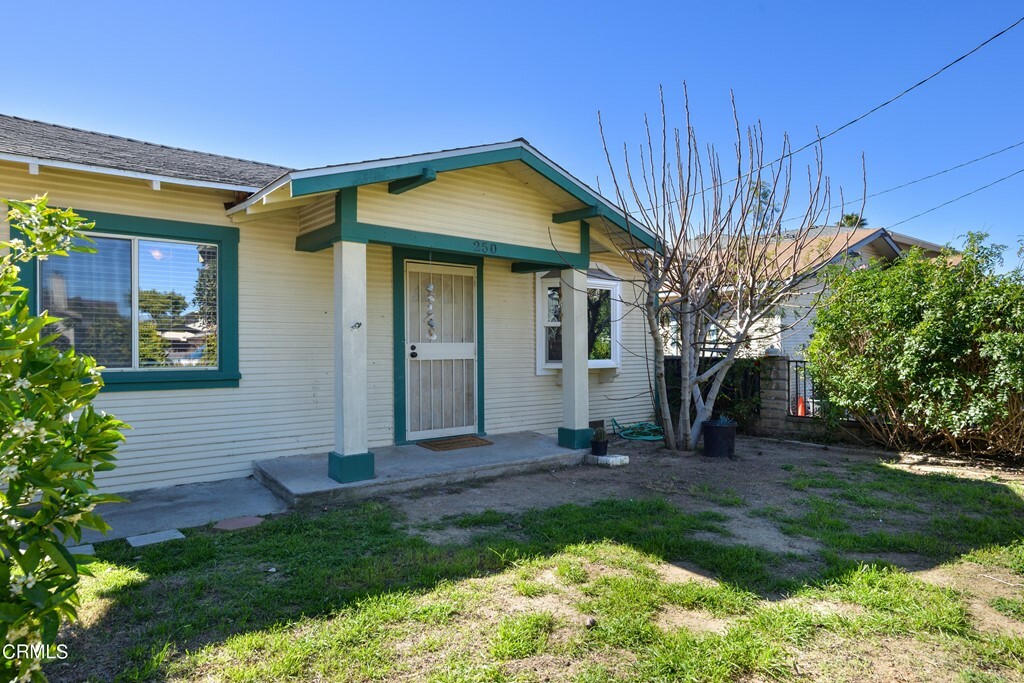 Property Photo:  250 E Warner Street  CA 93001 