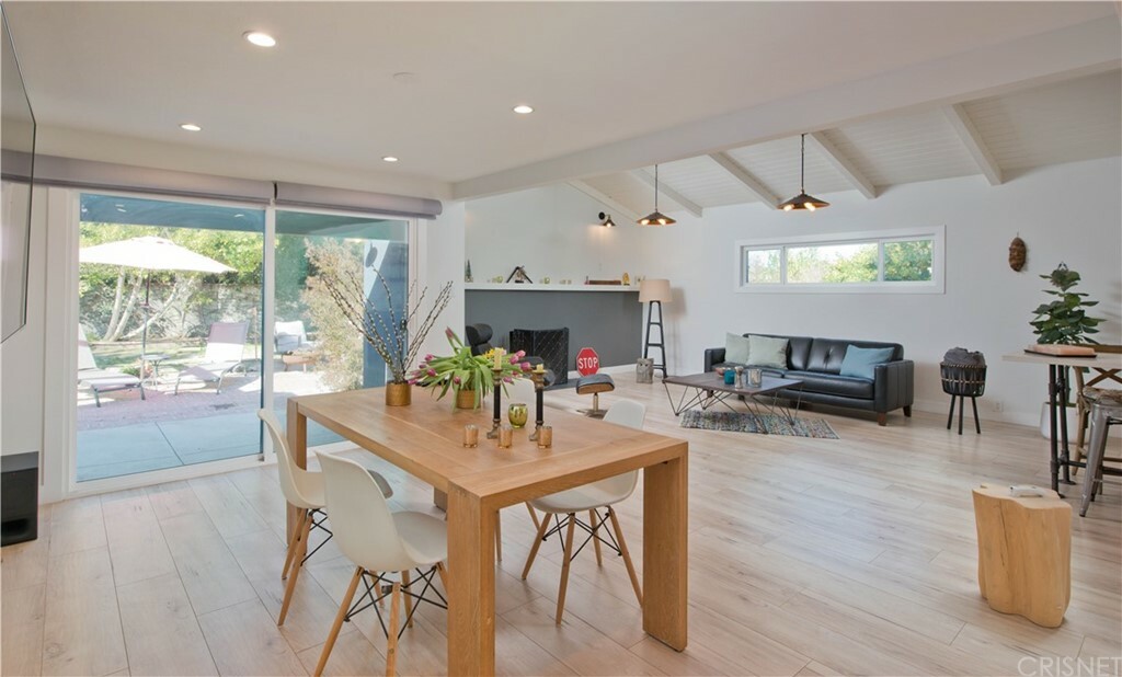 Property Photo:  5751 Andasol Avenue  CA 91316 