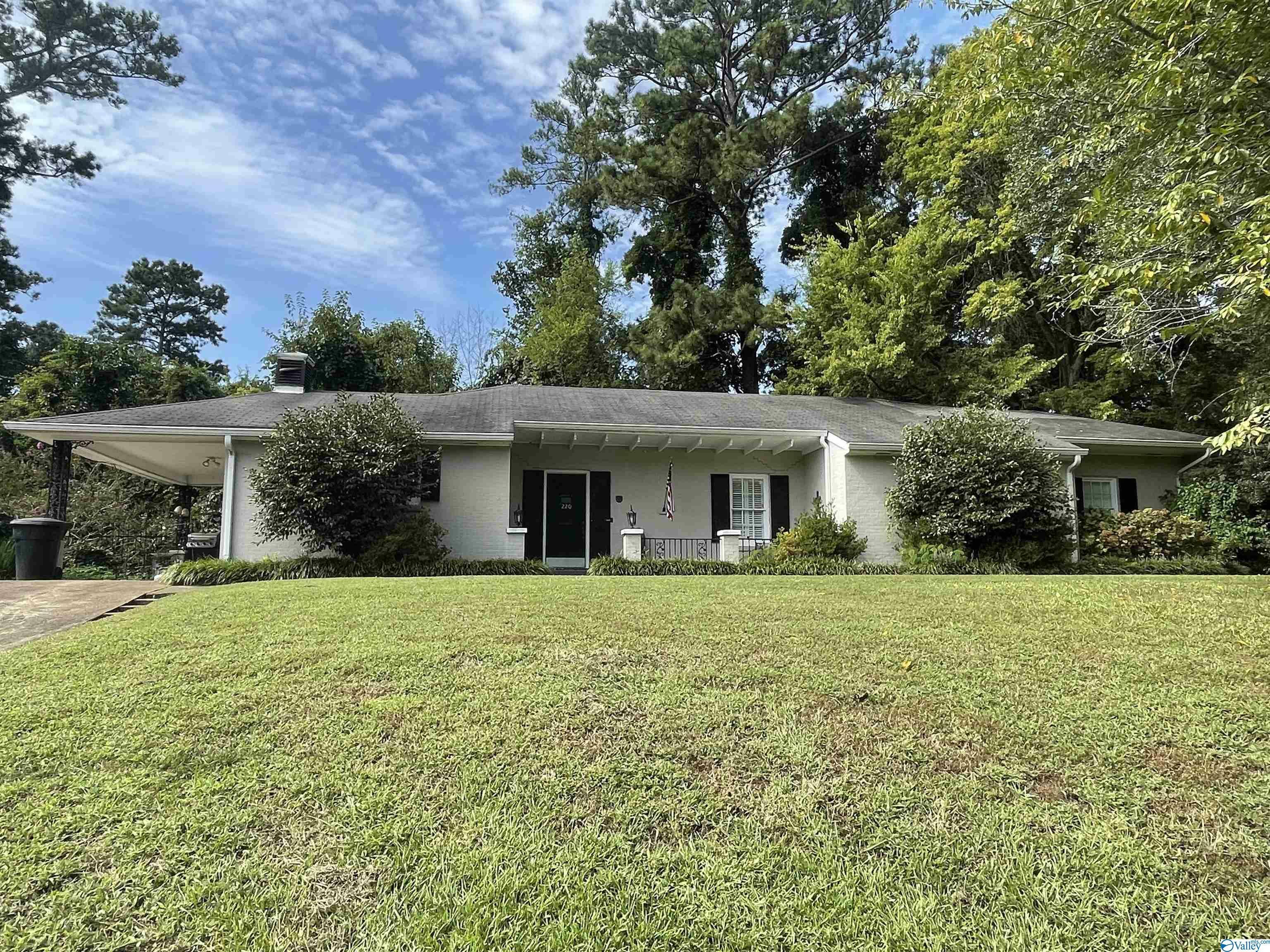 Property Photo:  220 Argyle Circle  AL 35901 