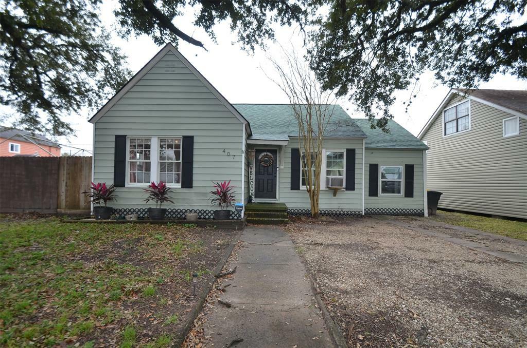 Property Photo: 407 E Defee Avenue TX 77520