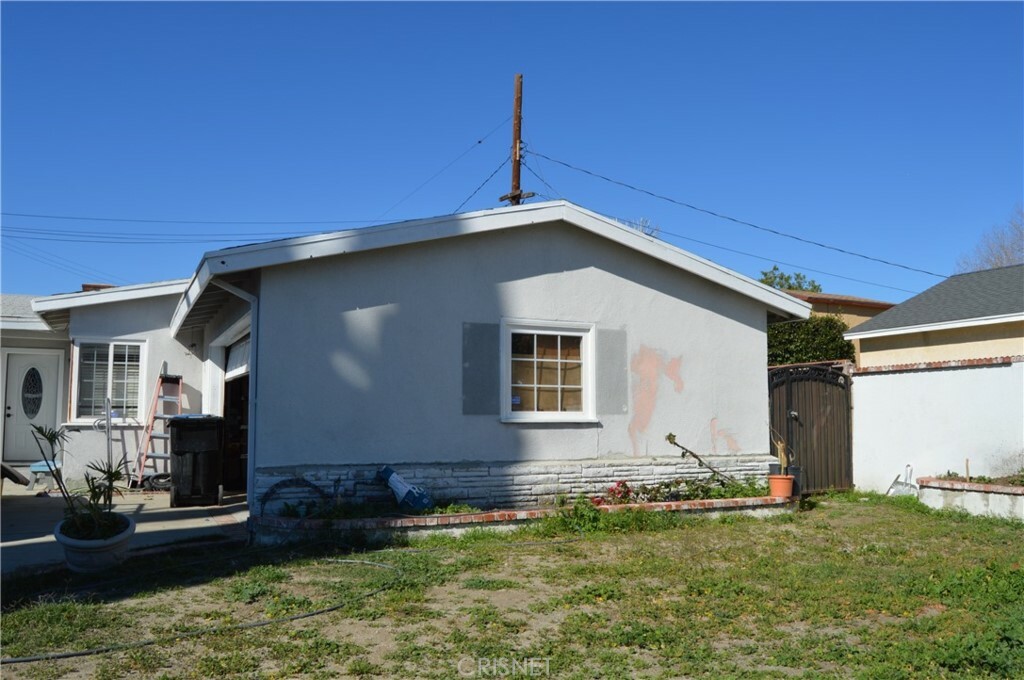 Property Photo:  10411 Kester Avenue  CA 91345 