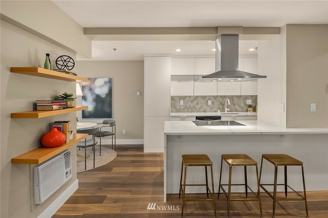 Property Photo: 500 5th Avenue W 605 WA 98119