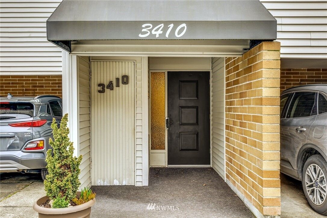 Property Photo: 3410 25th Avenue W 102 WA 98199