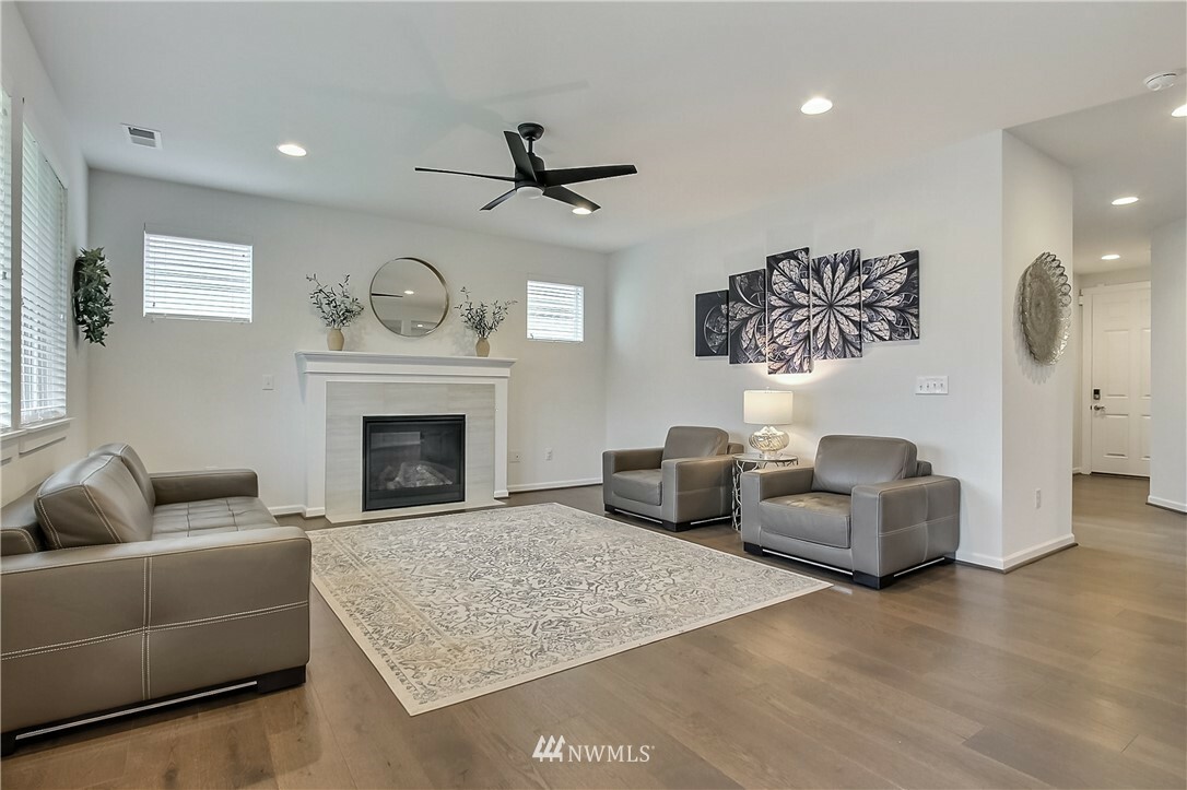 Property Photo: 27324 14th Court S WA 98198