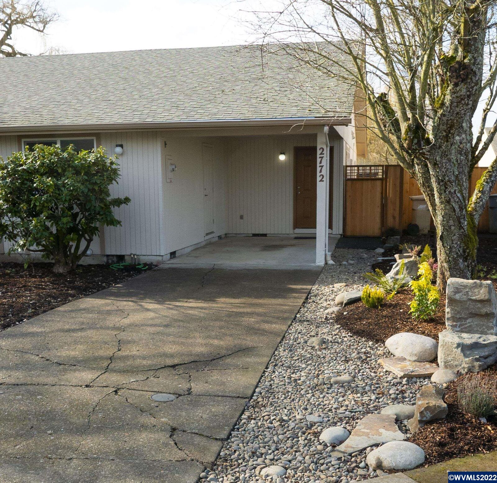 Property Photo: 2772 SW Wake Robin Pl OR 97333-1607