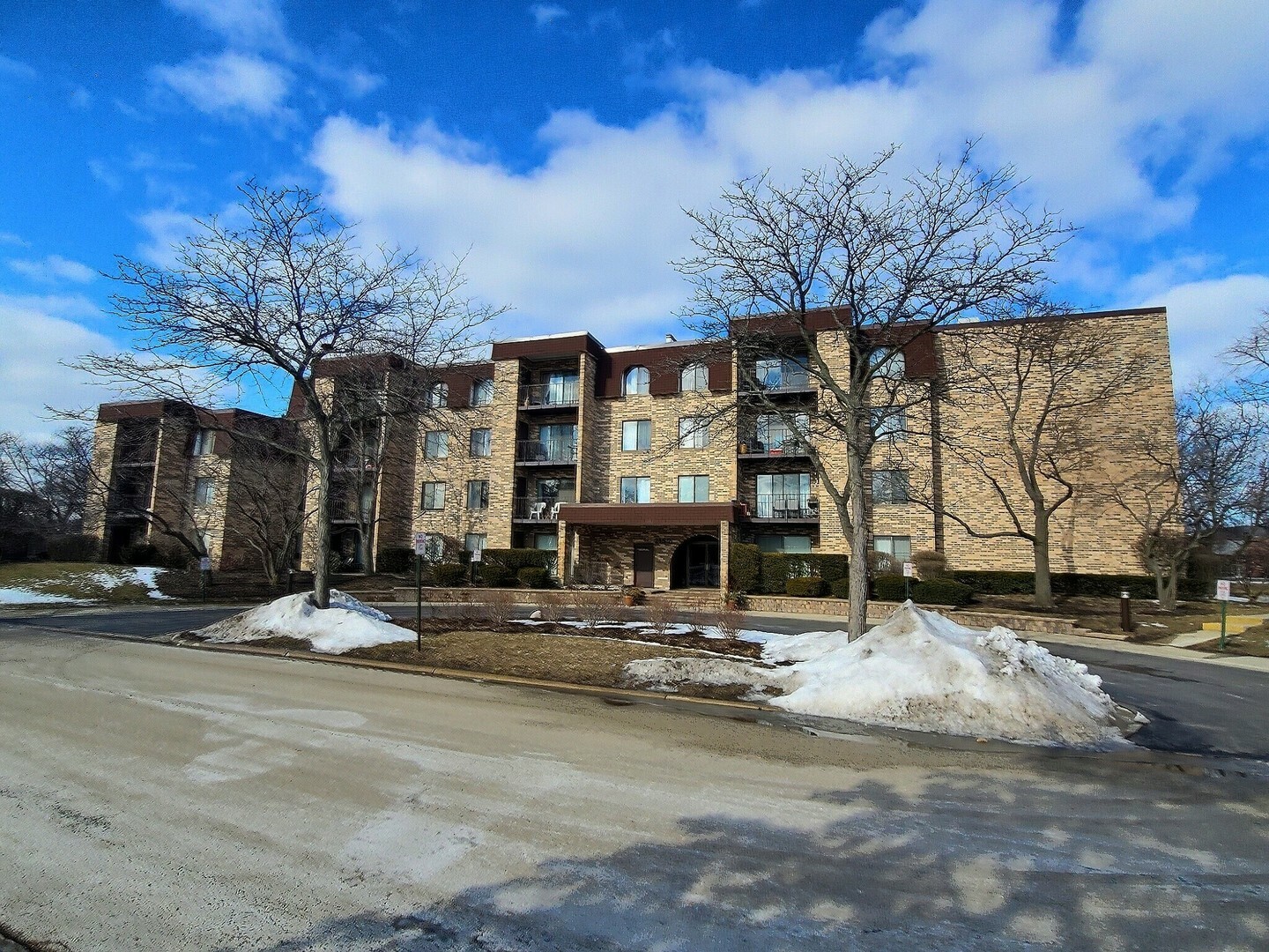 Property Photo:  2150 Valencia Drive 304A  IL 60062 