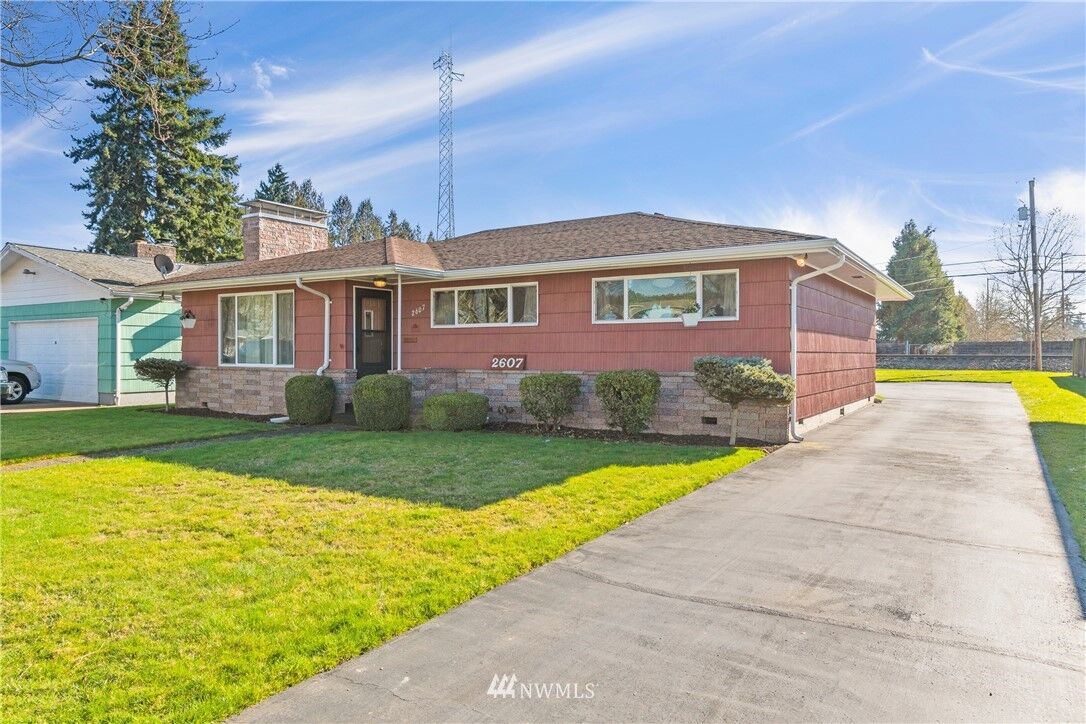 Property Photo:  2607 Terry Avenue  WA 98632 