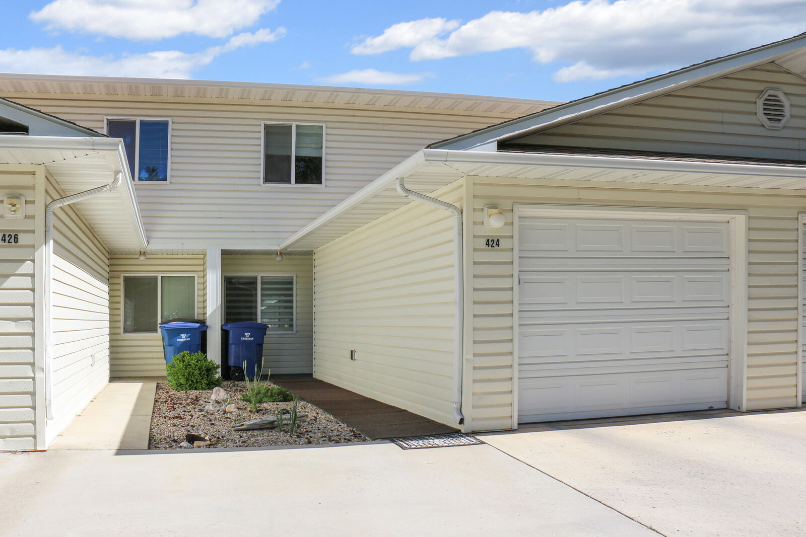 Property Photo: 424 S Sheridan Avenue Unit F WY 82801