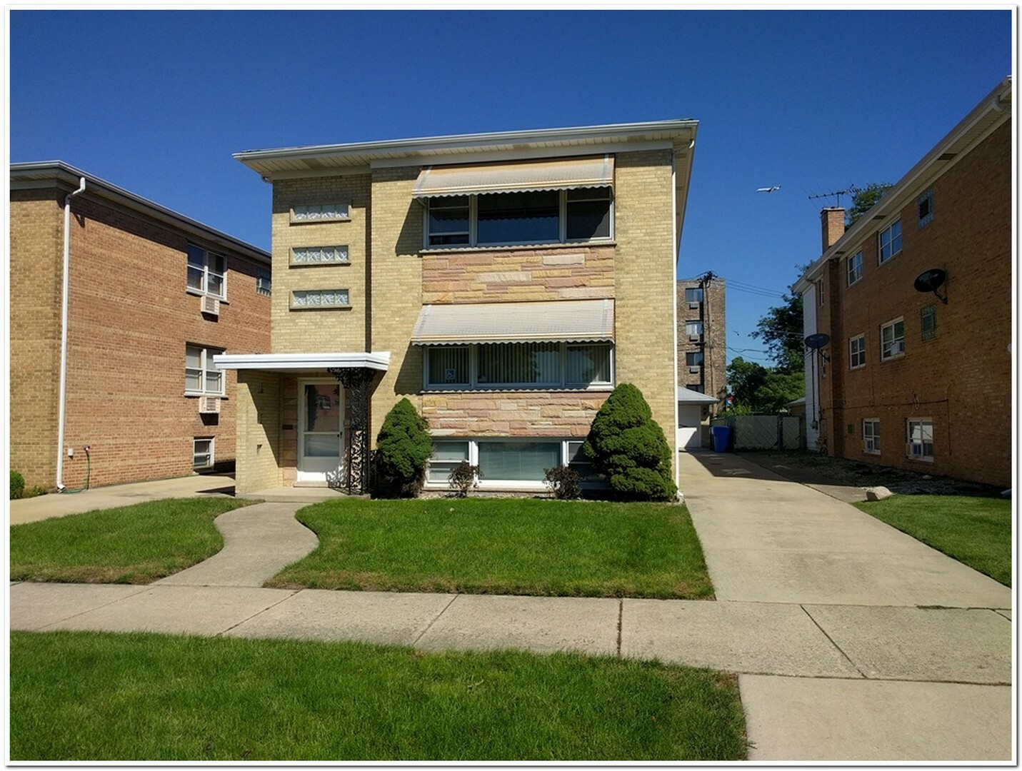 Property Photo: 8406 W Berwyn Avenue 2 IL 60656