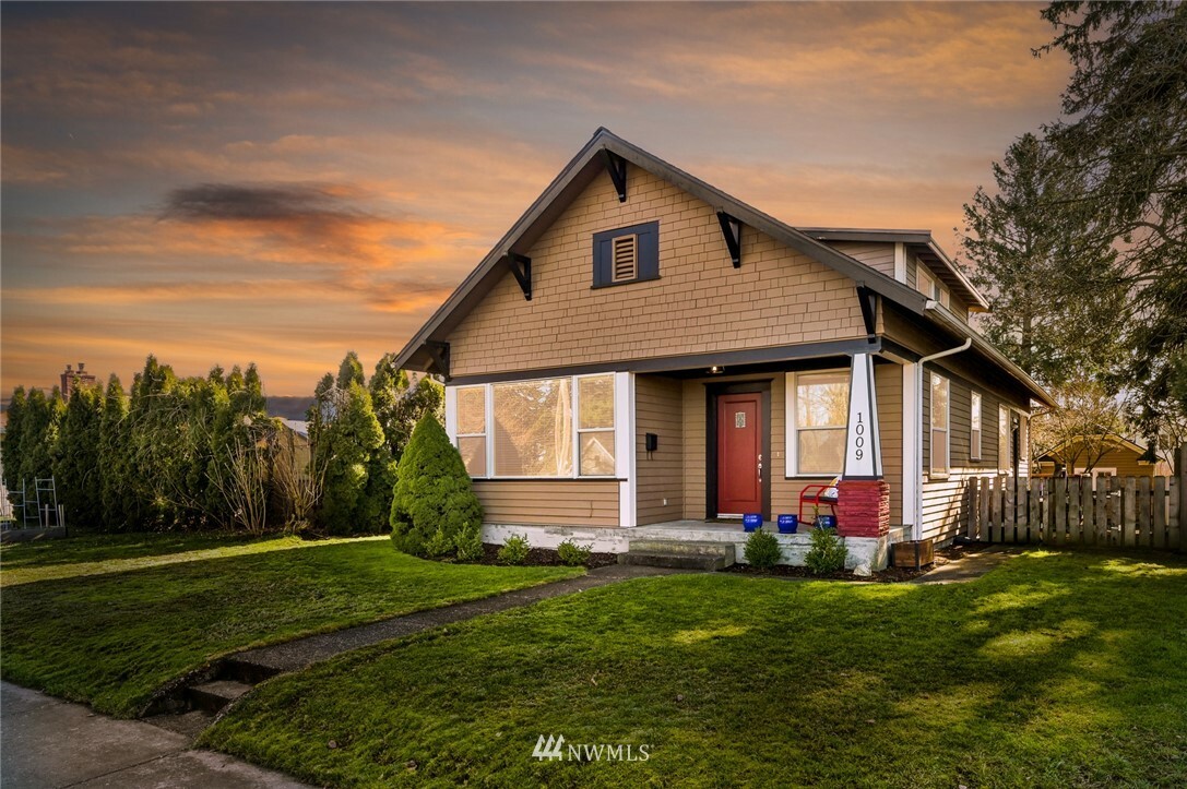 Property Photo: 1009 Edson Street WA 98264